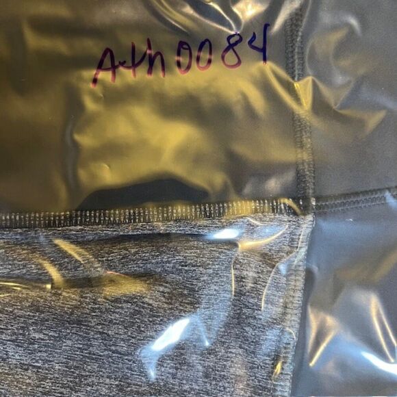 Lululemon Hop To It Crop *Full-On Luxtreme Black / Heathered Black 6 - Picture 12 of 12